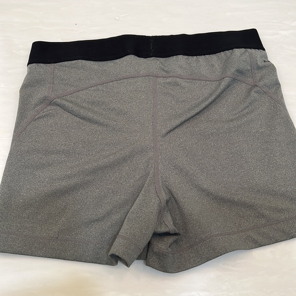 Nike pro shorts - Picture 2 of 2